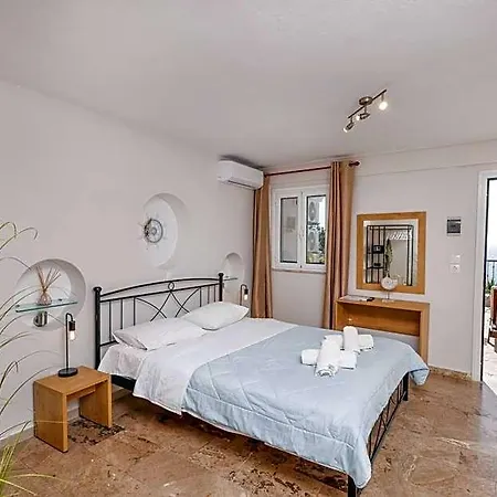 Ξενοδοχείο με διαμερίσματα Bella Vista 3*
